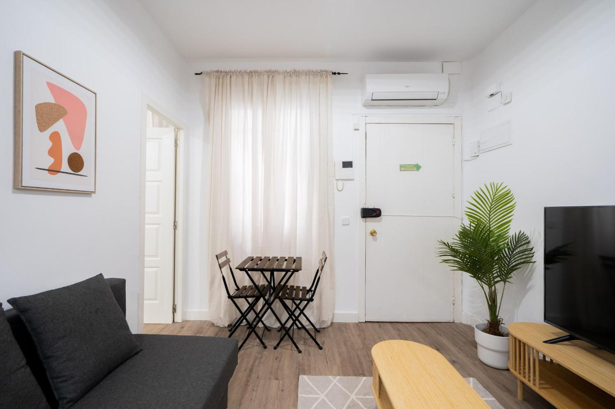 Apartamento En Chueca Para 4 Personas Alquiler Temporal Madrid Luaran gambar