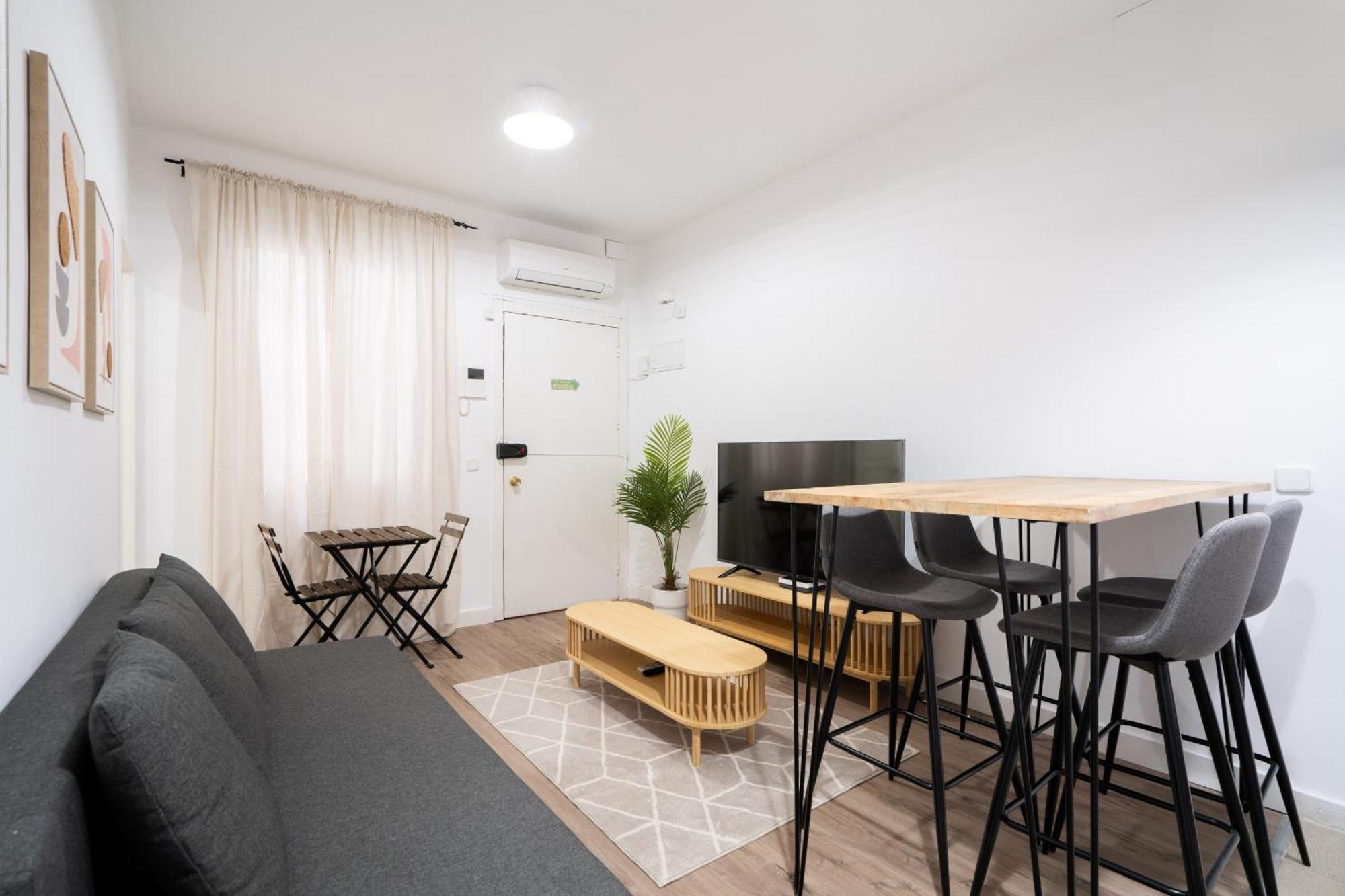 Apartamento En Chueca Para 4 Personas Alquiler Temporal Madrid Luaran gambar