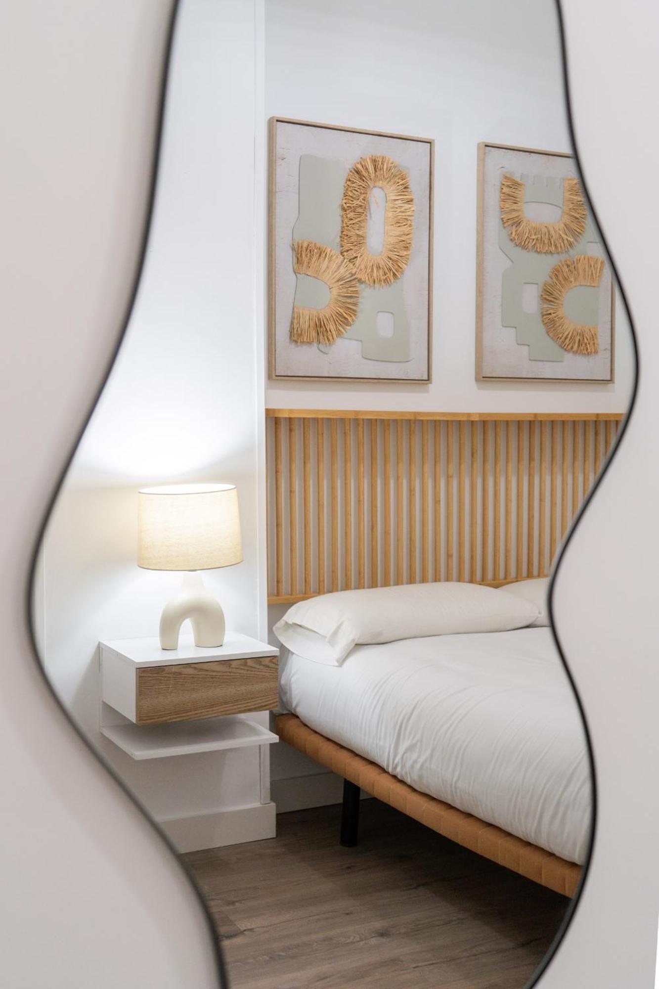 Apartamento En Chueca Para 4 Personas Alquiler Temporal Madrid Luaran gambar